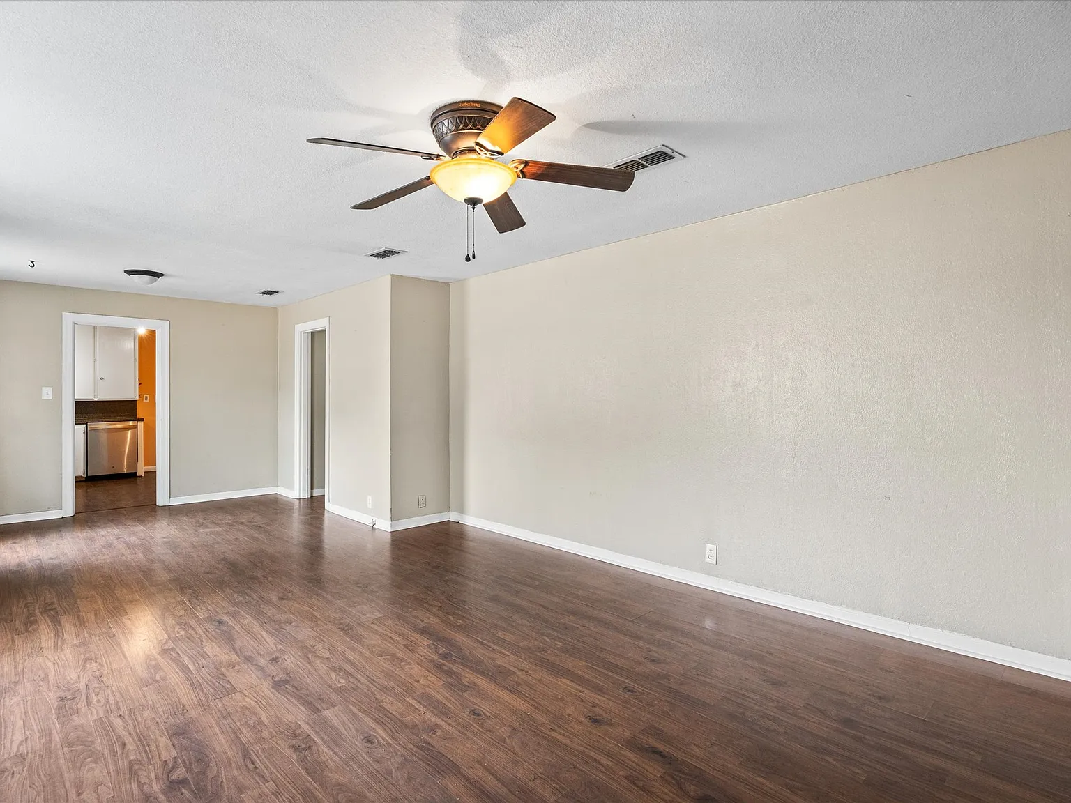 335 E Long St — Photo 4
