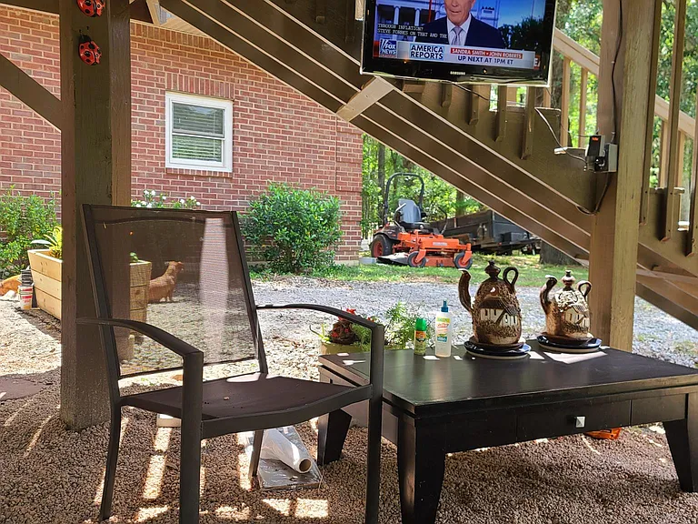 outdoor shared speces

its a outdoor living room