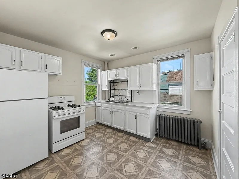 2 bed, 1.0 bath, $1,450 — Photo 3
