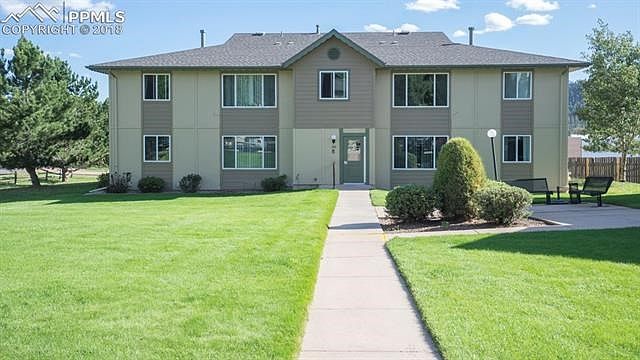 Well cared for condo is a Woodland Park jewel!