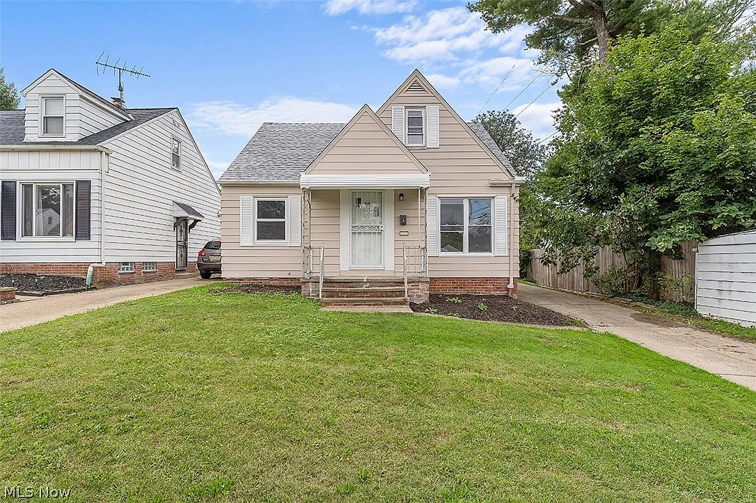 18100 Edinboro Ave photo 1