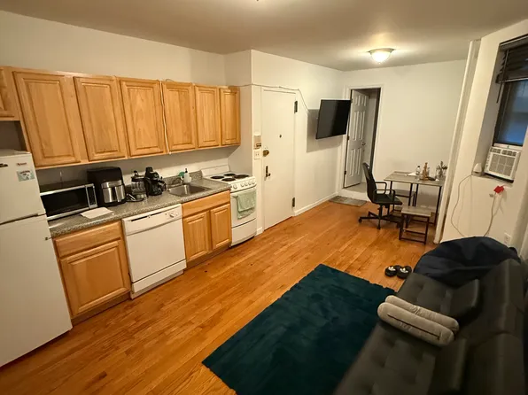 419 East 72nd Street image 1 of 4