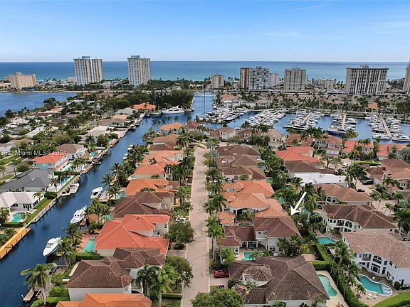 2nd image of 928 Captiva Dr