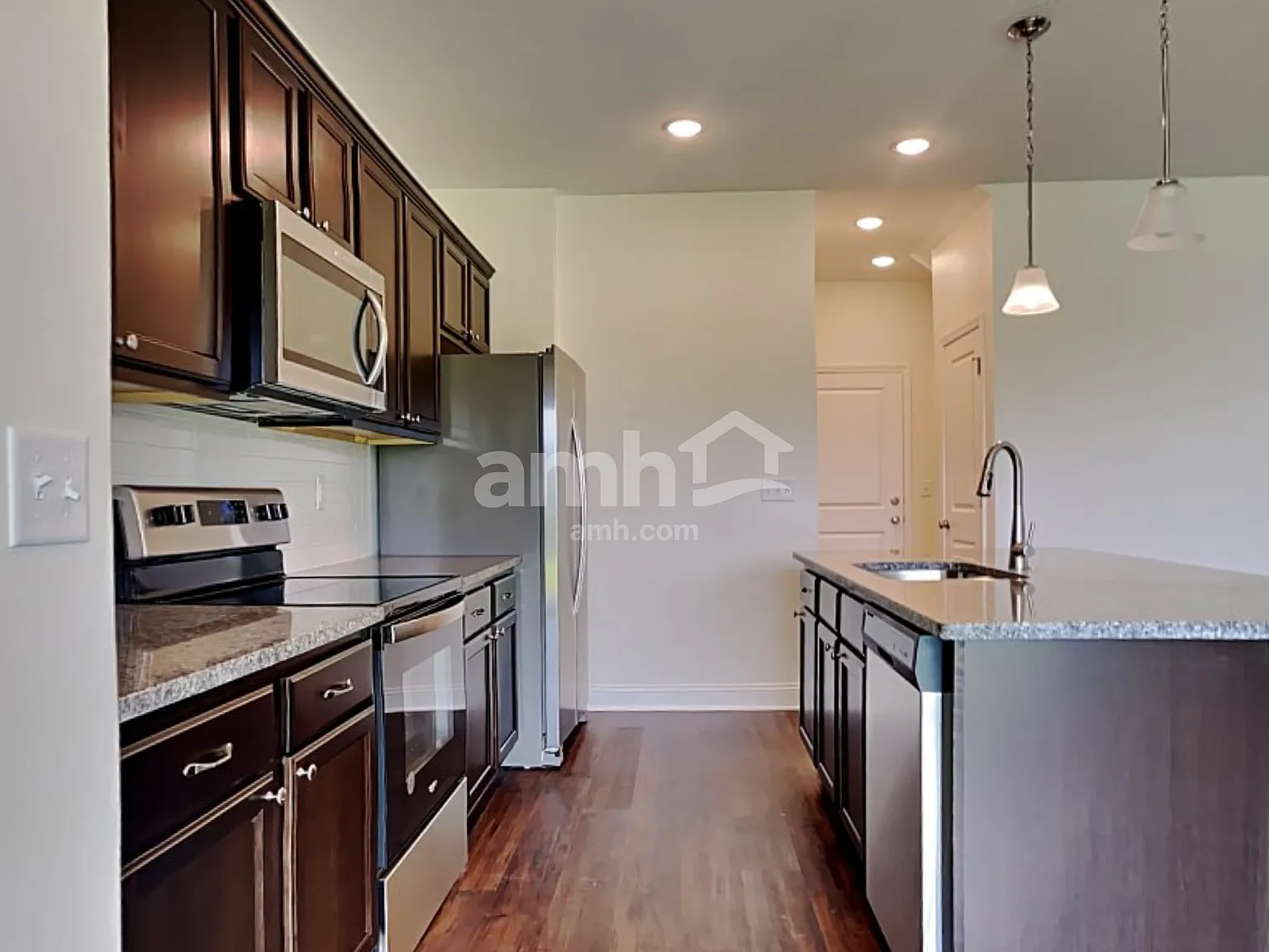 4 bed, 2.5 bath, 1977 sqft, $2,675 — Photo 3