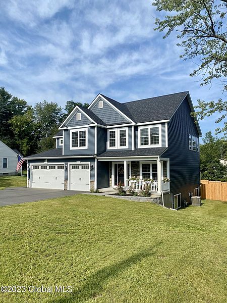 2nd image of 943 Pearse Road
