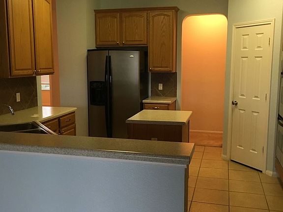 4th image of 619 Weeping Willow Dr