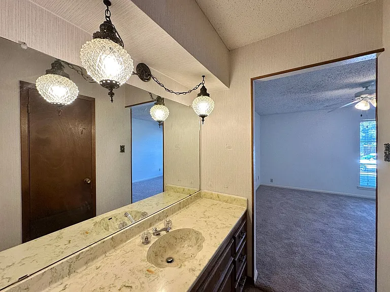 216 W Cardinal Ln — Photo 32