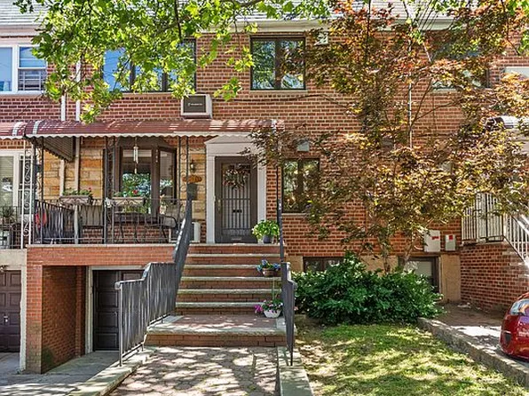 6125 69th Pl, Middle Village, NY 11379