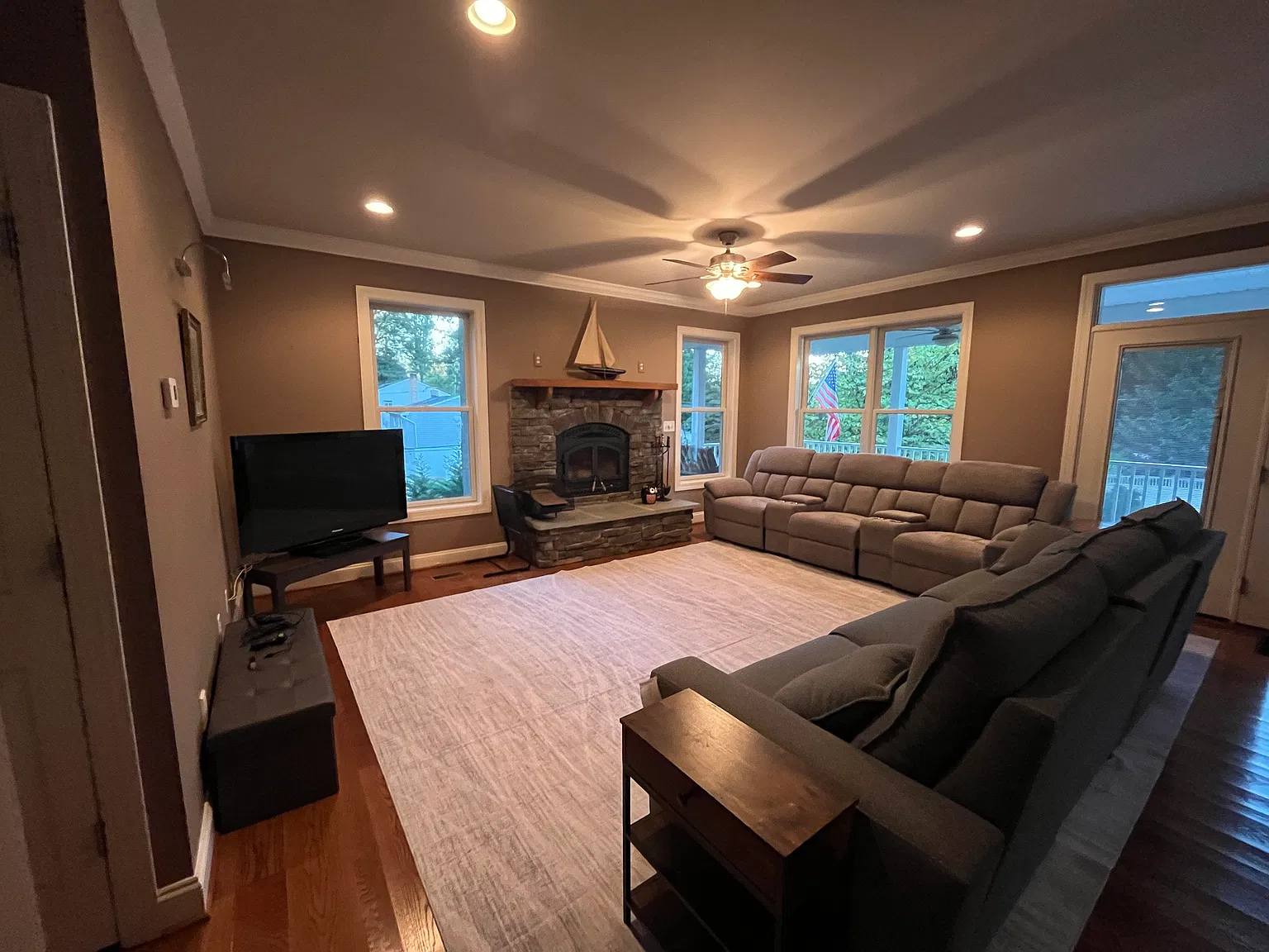3 bed, 2492 sqft, $4,000 — Photo 3