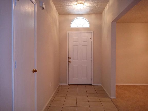 4th image of 214 Whispering Dell Ln