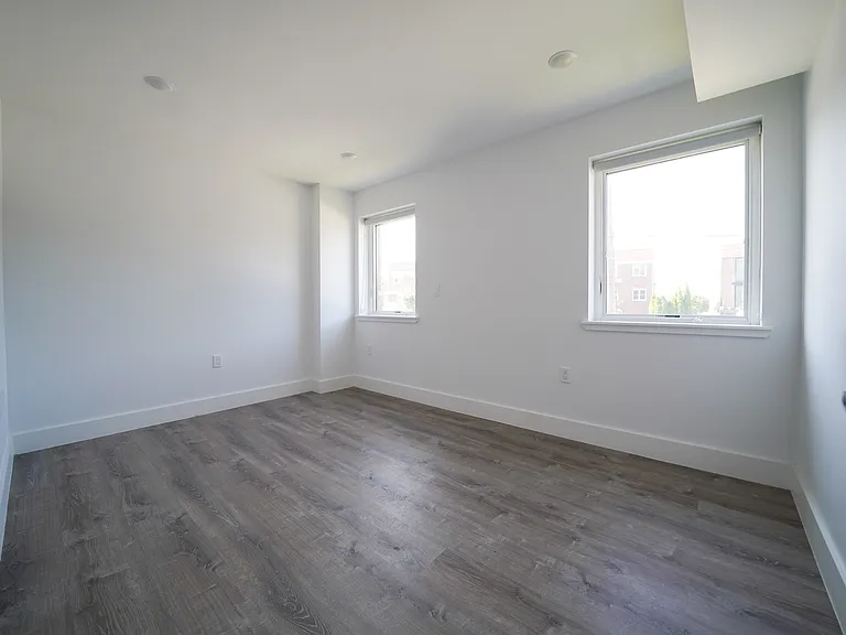69-05 Ditmars Blvd #3E — Photo 4