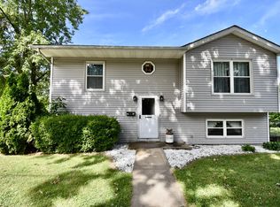 609 S Madison St, Bloomington, IL