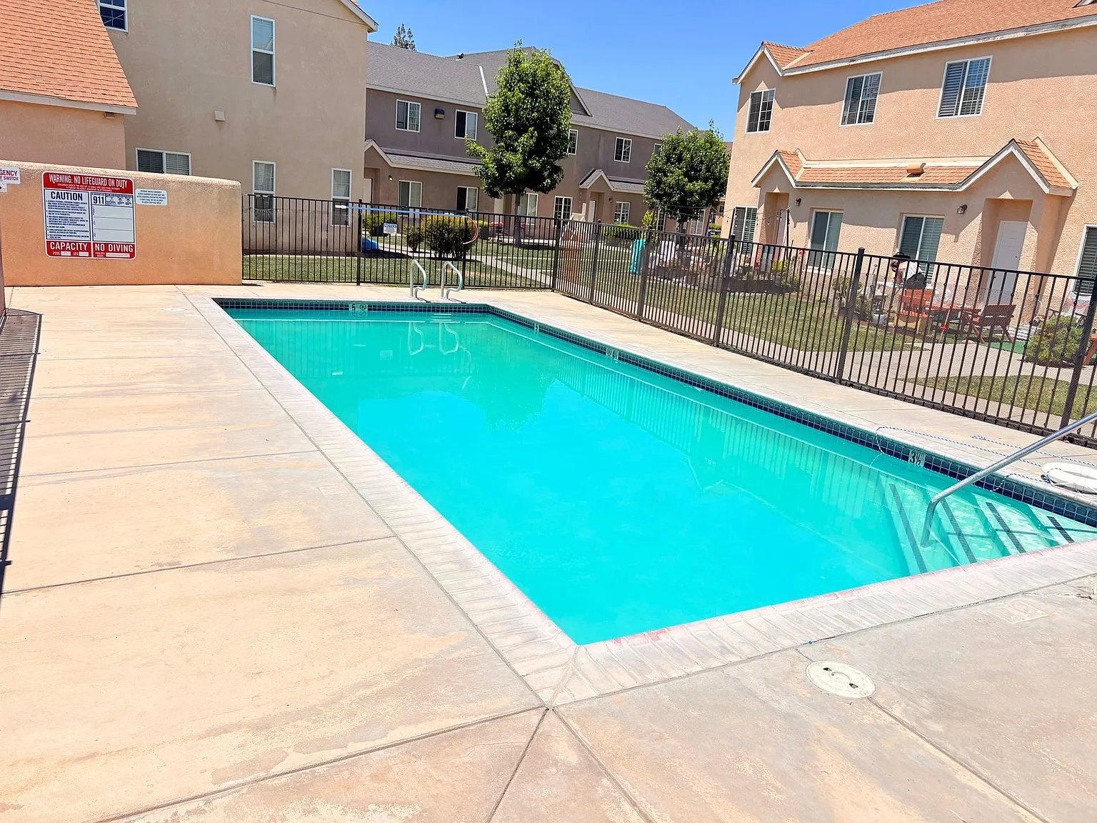 3 bed, 2.5 bath, 1458 sqft, $2,025 — Photo 2