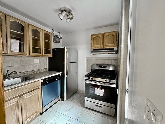3rd image of 183 Pinehurst Ave #36