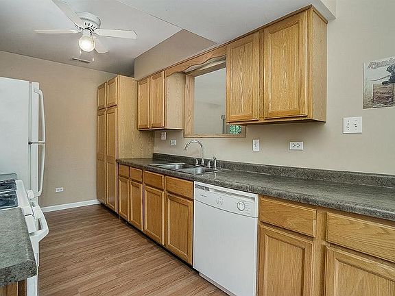 5th image of 8914 W 142nd Pl