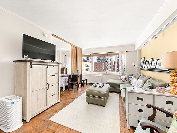 5th image of 301 E 78th St APT 18F
