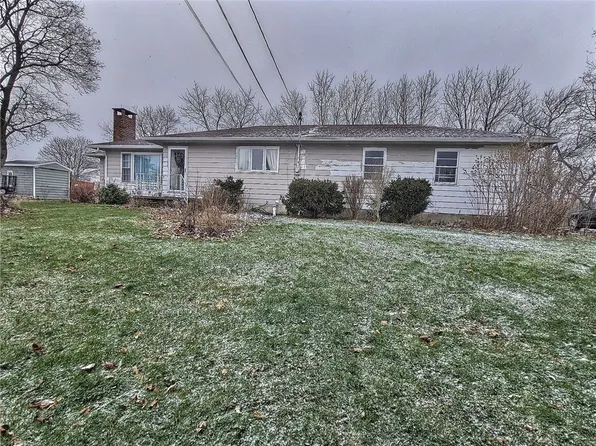9286 Warsaw Rd, Le Roy, NY 14482