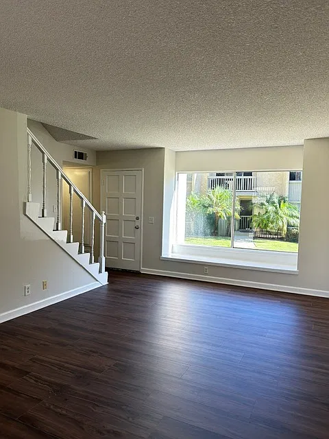 1601 Bassett Lane — Photo 3