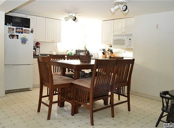 5th image of 22 Orchard Dr