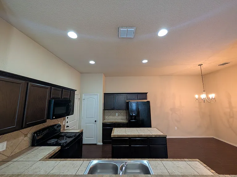 660 Creekside Cir — Photo 10
