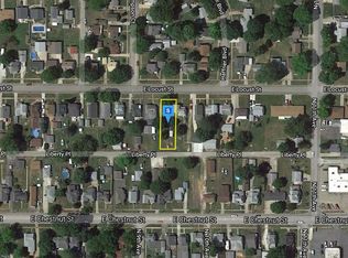 954 E Locust St, Canton, IL 61520