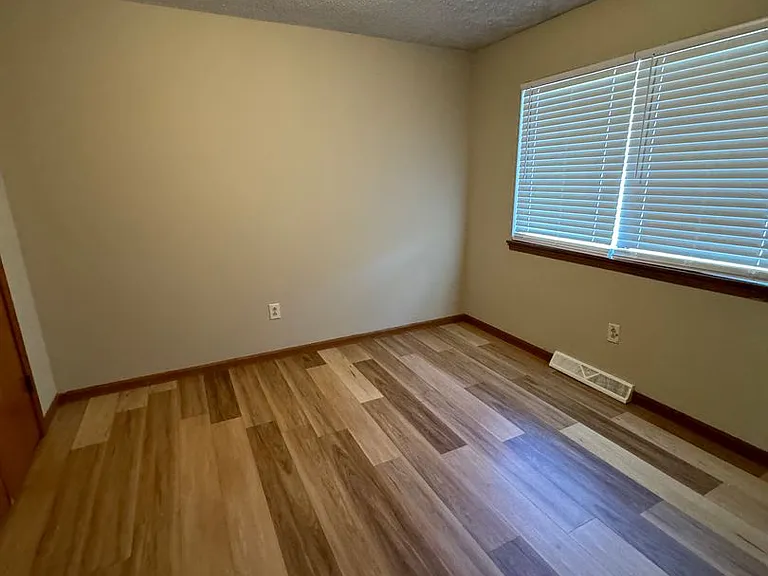 4339 W Bethany Dr — Photo 3