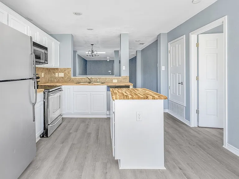 805 N Main St #104 — Photo 12
