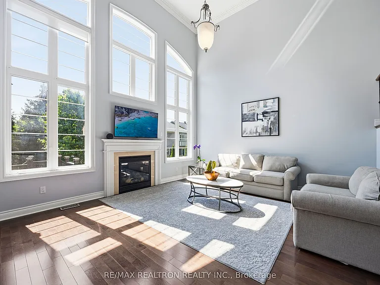 57 Dimarino Dr — Photo 3