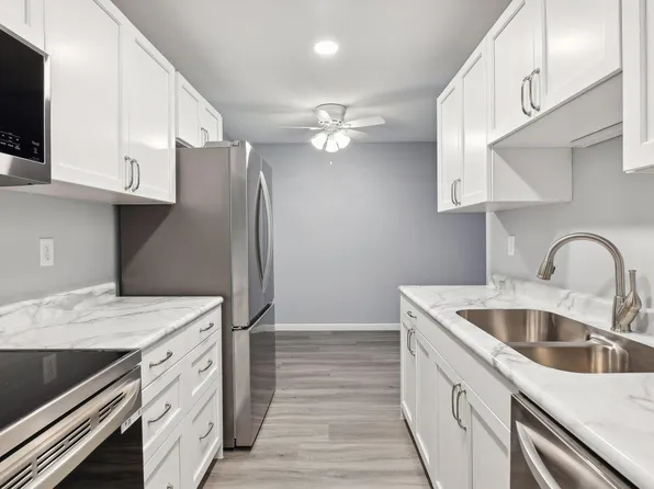 179 Little Canada Rd Unit 137, Little Canada, MN 55117