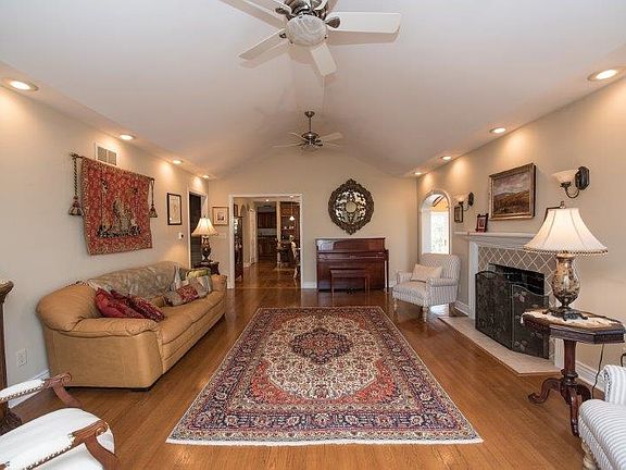 5th image of 613 Carrolton Blvd