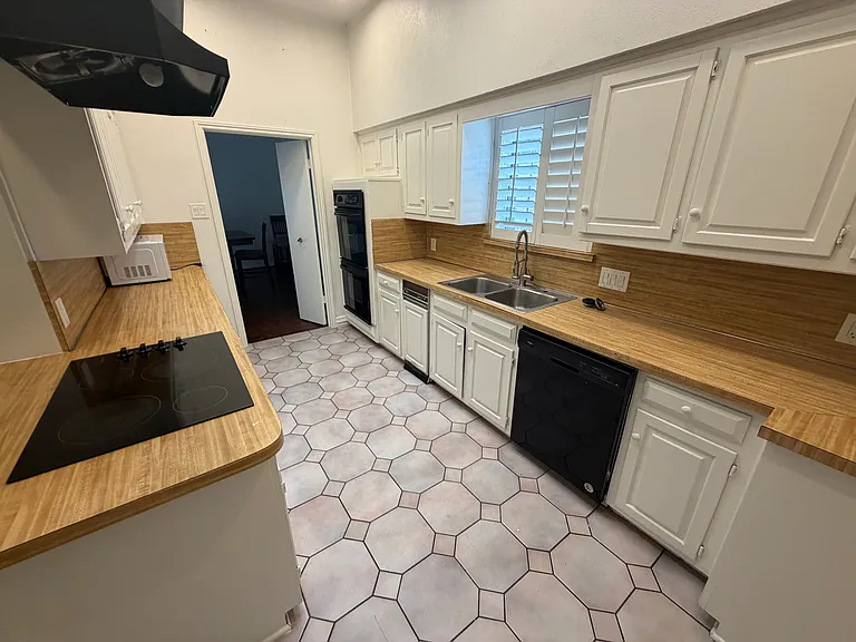 3201 Squireswood Dr — Photo 16