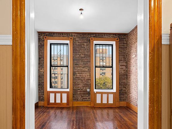 3rd image of 633 E 11th St APT 20