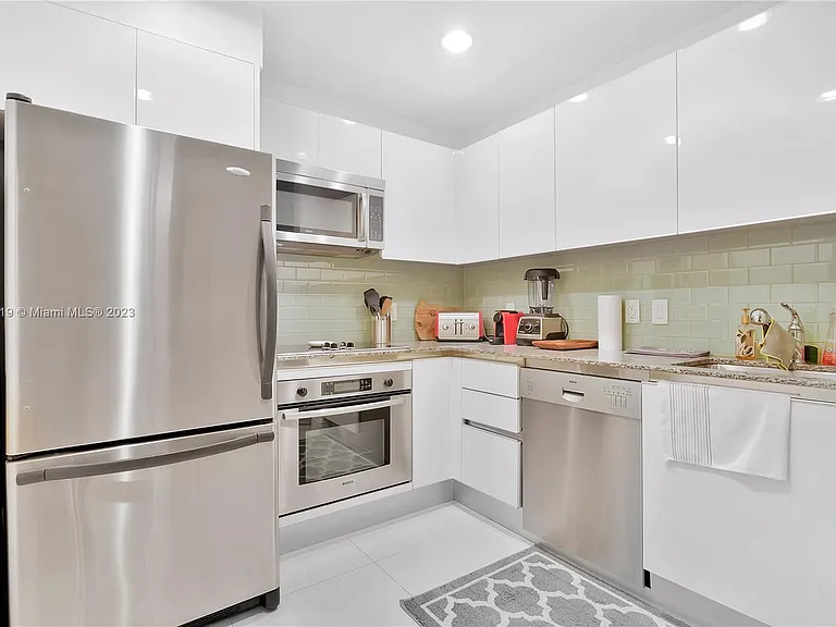 1060 Brickell Ave #405 — Photo 7