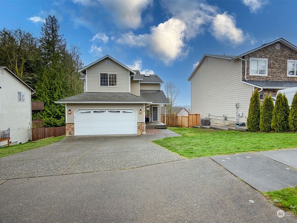 1st image of 4724 72nd Drive NE
