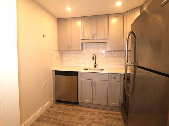 2nd image of 215 Winter St APT 3R