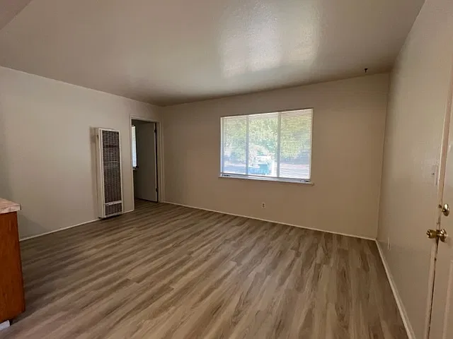 211 W 1st Ave — Photo 3