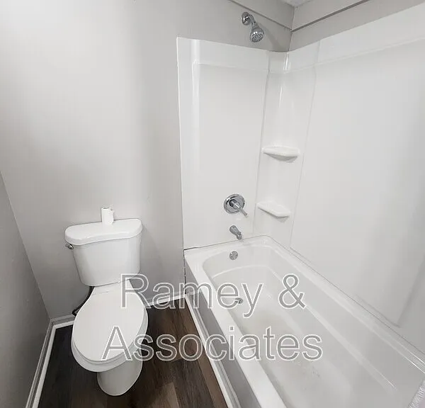 1842 Bolling Ave — Photo 9