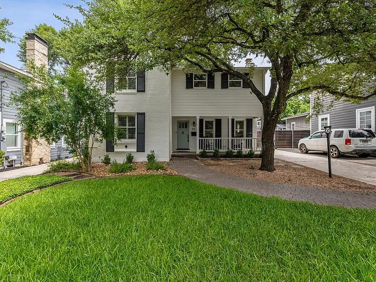 211 College Blvd — Photo 1