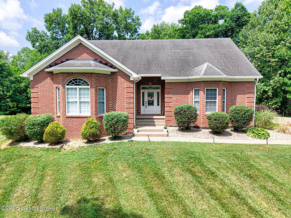1st image of 300 Woodlawn Dr