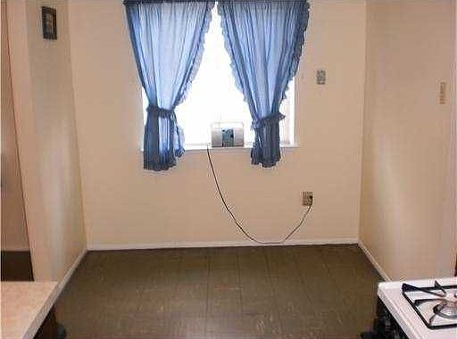 4th image of 825 Oakwood Dr