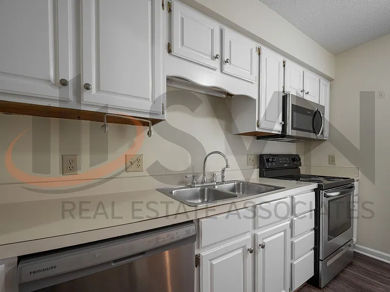 3117 Coachmans Way — Photo 10