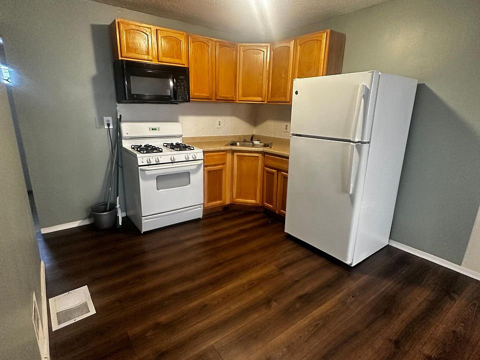 1st image of 422 Little Sigel St