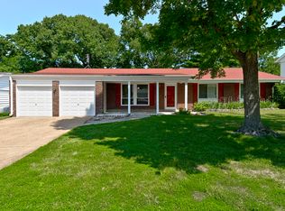 2673 Midland Ridge Dr, Saint Louis, MO 63114