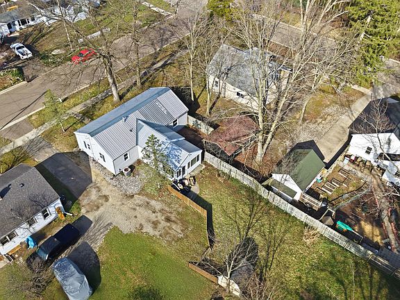 5th image of 117 Robinson St