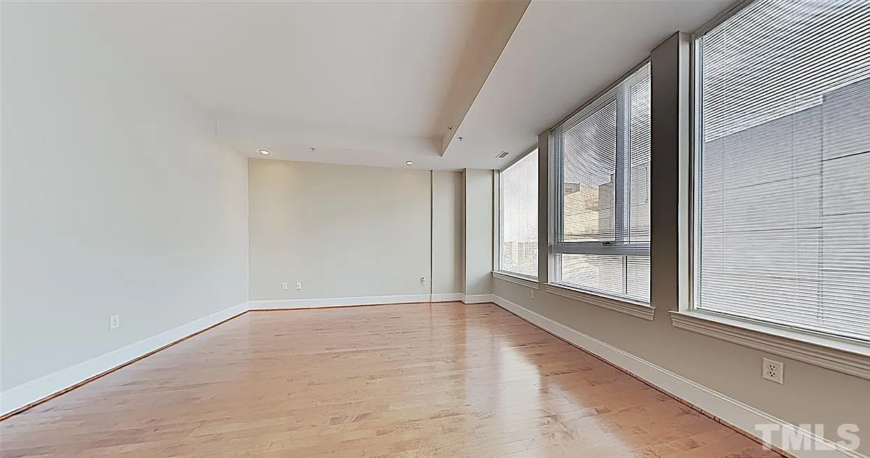 1 bed, 1.0 bath, $1,600 — Photo 2