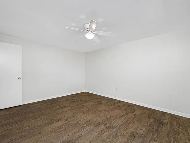 3211 W De Leon St — Photo 51