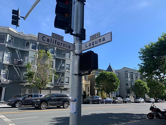 2nd image of 2006 Laguna St