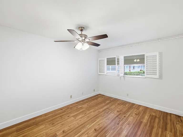 28 Seville Dr #B — Photo 28