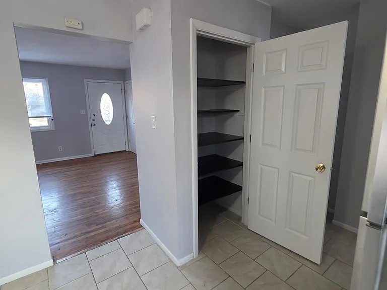 4902 43rd Ave #1 — Photo 4