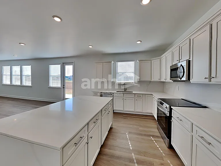 322 Golucke Way — Photo 3